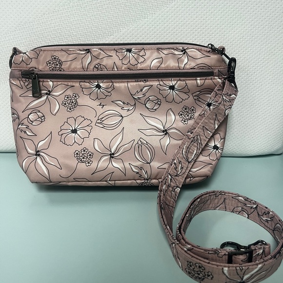 Lug Bag - Petunia Pink Flare Crossbody Bag - Picture 5 of 11